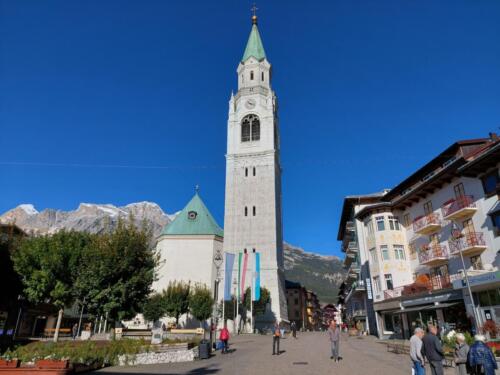 Cortina-centrum-s-kostelem